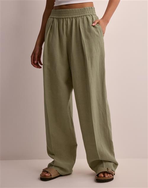 Se Samsøe Samsøe - Grøn - Sajulia trousers 15262 ved Nelly