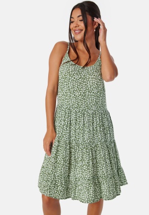 Se ONLY Onlmaj Life S/L Short Dress Artichoke Green L ved Bubbleroom