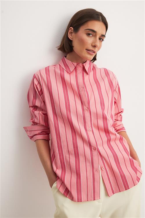 NA-KD Klassisk ensfarvet skjorte - Pink,Stripe