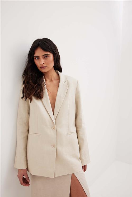 Se NA-KD Trend Blazer i lærred - Beige ved NA-KD