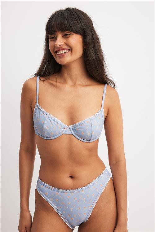 NA-KD Bikinitrusse med blondekant og høj udskæring - Blue,Flower