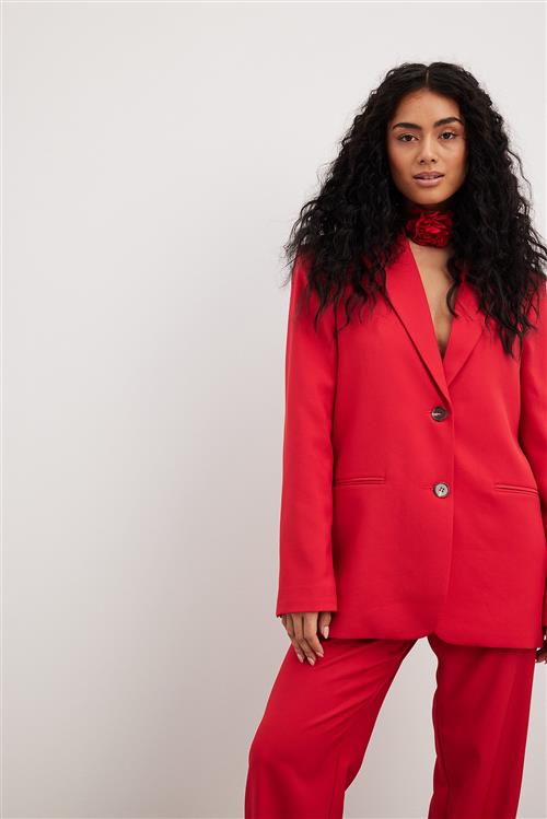 Se NA-KD Classic Oversized Sharp Lapel Blazer - Red ved NA-KD