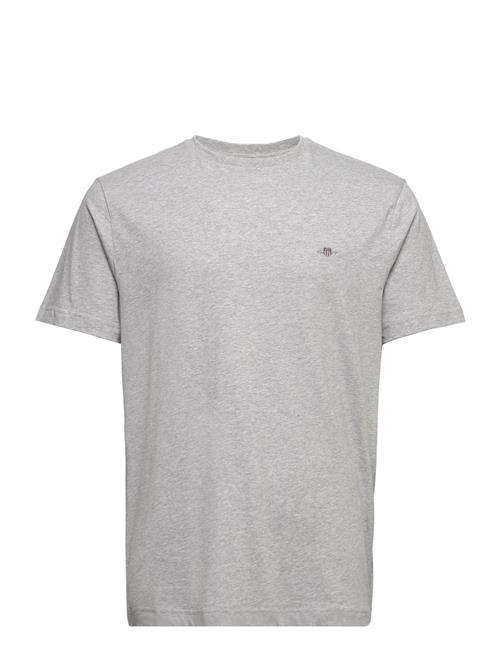 Se GANT Reg Shield Ss T-Shirt GANT Grey ved Booztlet