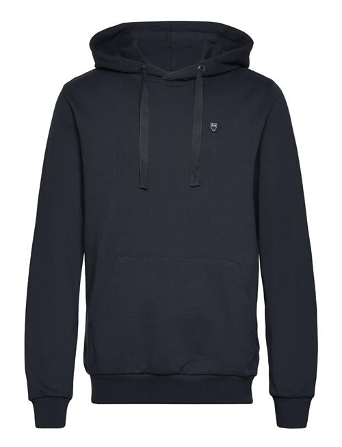 Se Knowledge Cotton Apparel Arvid Basic Hood Badge Sweat - Gots Knowledge Cotton Apparel Navy ved Booztlet