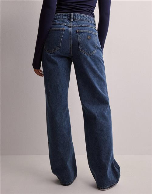 Se Abrand Jeans - Blå - 95 Baggy Bella ved Nelly