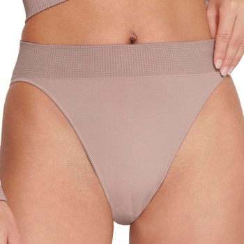 Se Sloggi Trusser EVER Infused High Leg Brief Lyserosa Large Dame ved Timarco