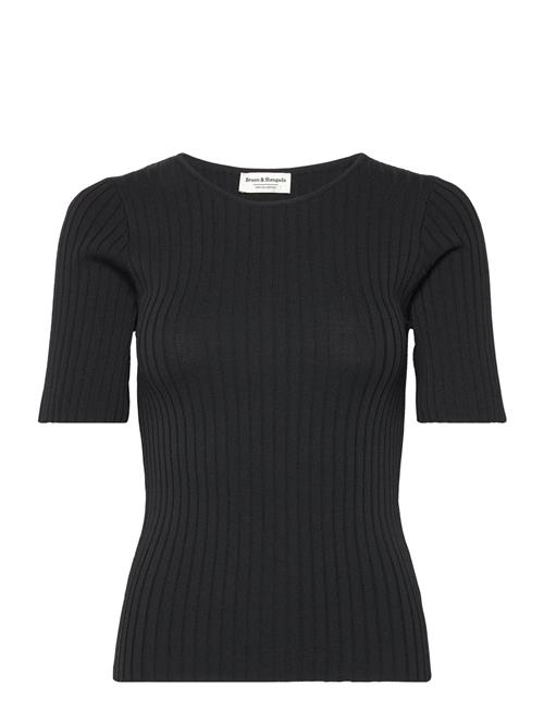 Se Bruun & Stengade Bs Thyra T-Shirt Bruun & Stengade Black ved Booztlet