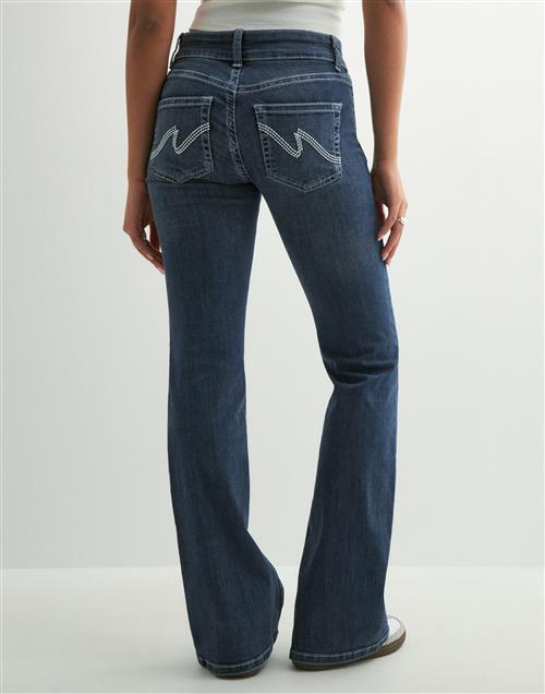 Nelly - Blå - Low Waist Bootcut Stitch Jeans