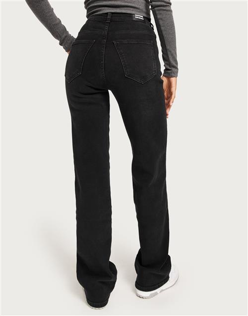 Se Dr Denim - Sort - Moxy Straight ved Nelly