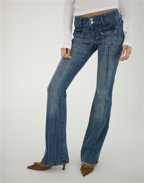 Se Nelly - Blå - Low Waist Bootcut Pocket Jeans ved Nelly