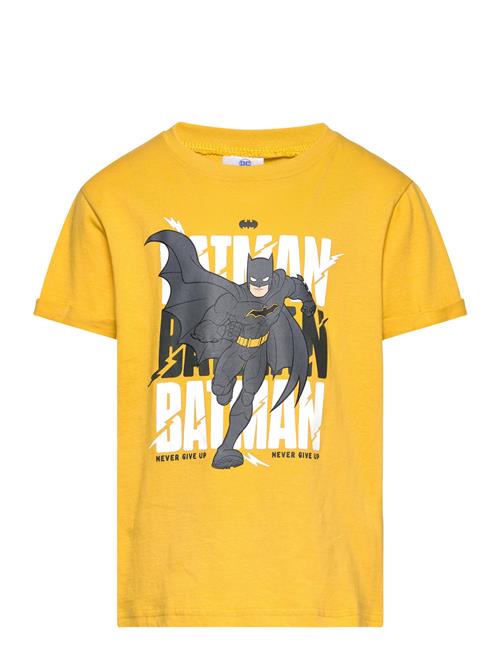 Se Batman Tshirt Batman Yellow ved Booztlet