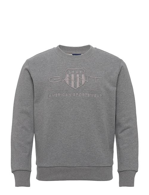 Se GANT Reg Tonal Shield C-Neck Sweat GANT Grey ved Booztlet