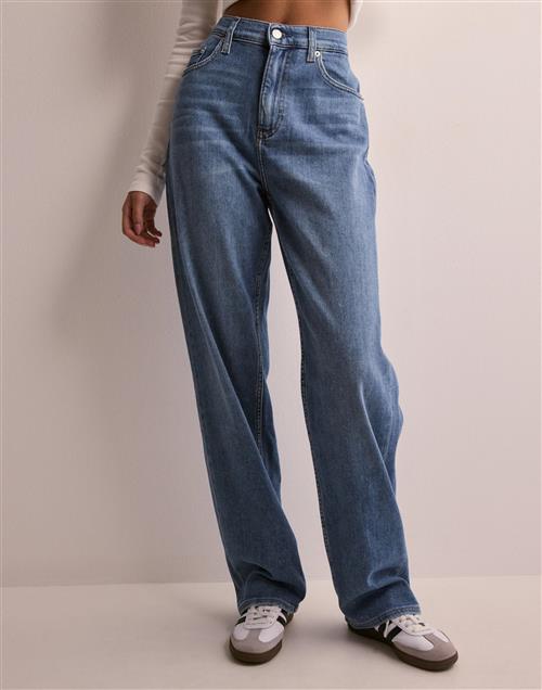 Se Calvin Klein Jeans - Blå - High Rise Loose ved Nelly