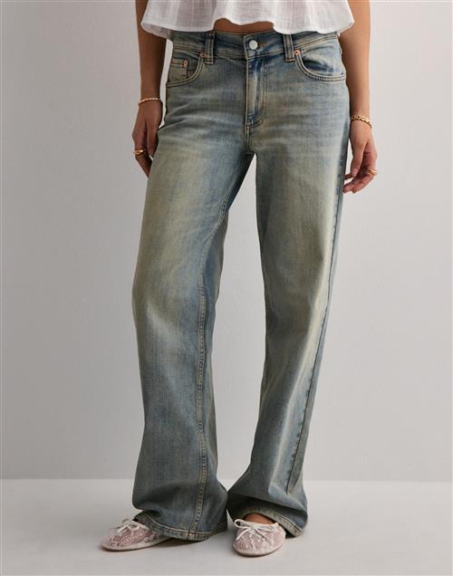 Nelly - Blå - Low Waist Loose Jeans