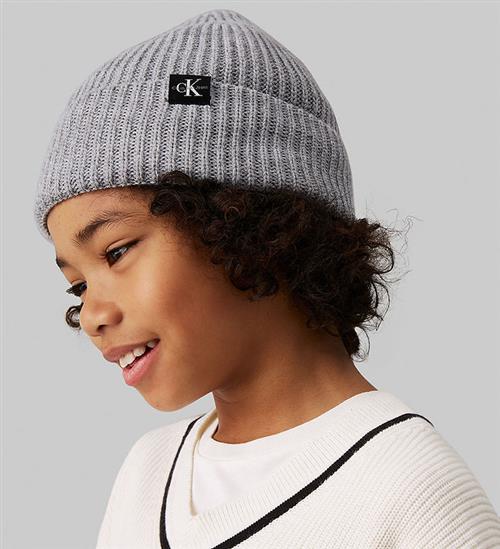 Se Calvin Klein Calvin Klein Hue - Strik - Monogram Rib - Grey Heather ved KidsWorld