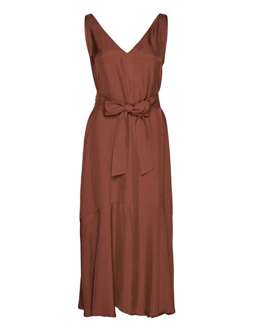 Se IVY OAK Long Midi Length Strap Dress IVY OAK Brown ved Booztlet