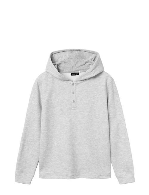 Se LMTD Nlmlaus Ls Sweat W. Hood LMTD Grey ved Booztlet