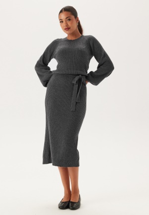 Se BUBBLEROOM Round Neck Rib Knitted Midi Dress  Dark grey melange 4XL ved Bubbleroom