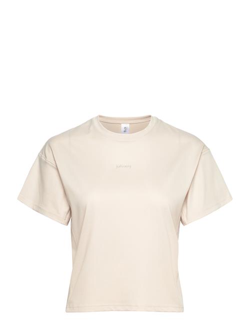 Se Johaug Shape Tee Johaug Beige ved Booztlet