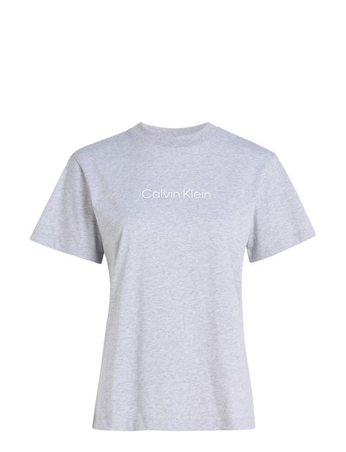 Se Calvin Klein Hero Logo Regular T-Shirt Calvin Klein Grey ved Booztlet