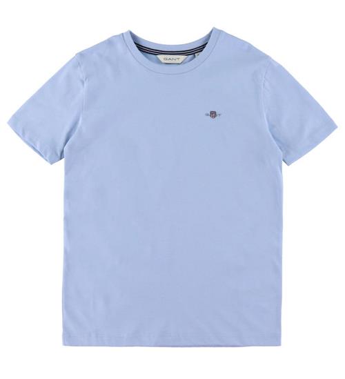 Se GANT GANT T-shirt - Shield - Fresh Blue ved KidsWorld