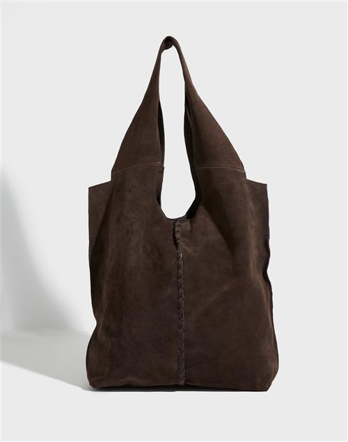 Se BECKSÖNDERGAARD - Brun - Suede Danita Bag ved Nelly