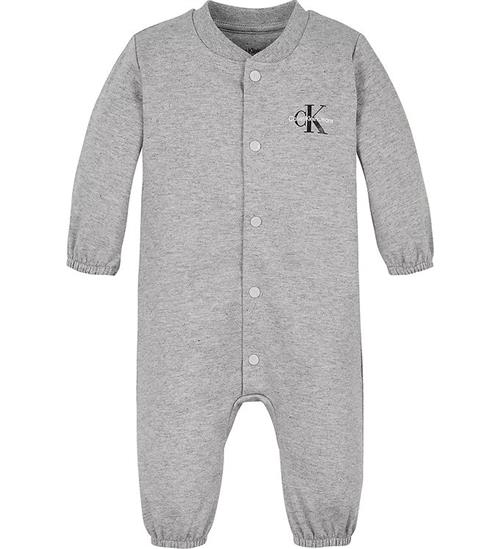 Se Calvin Klein Calvin Klein Heldragt - Monogram - Grey Heather ved KidsWorld