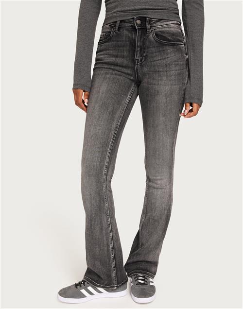 Se Vero Moda - Grå - Vmflash Mr Flared Jeans LI213 Ga No ved Nelly