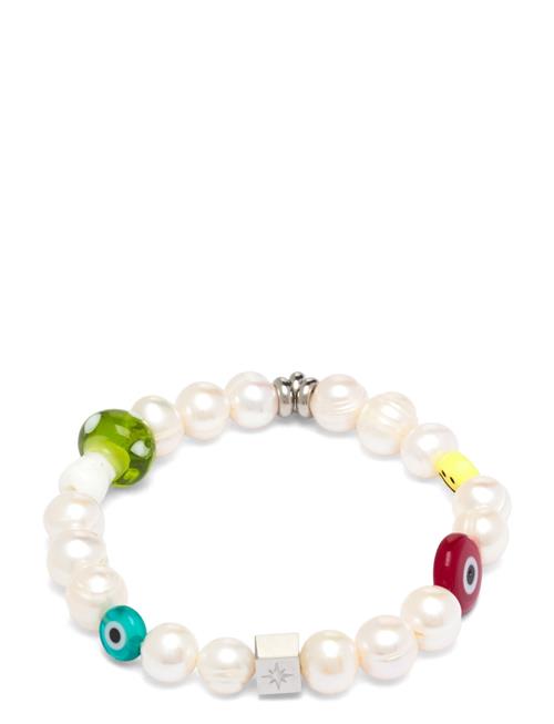 Se Samie Smile Bracelet Samie White ved Booztlet