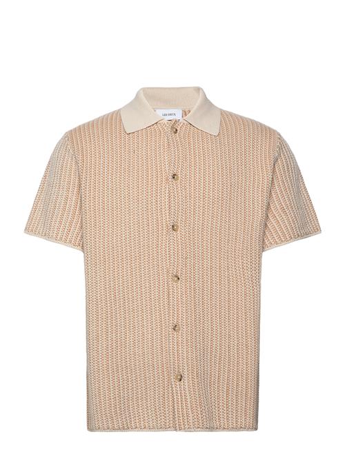 Se Les Deux Easton Knitted Ss Shirt Les Deux Beige ved Booztlet