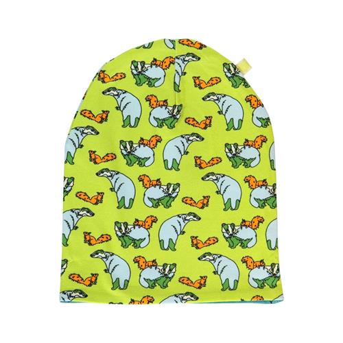 Se Småfolk Reversible beanie with badger, fox and Fall leaves  Pear Green | Grønn | 48/50 cm ved Babyshop