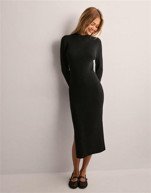 Se Vero Moda - Sort - Vmlynzi Ls Calf Knit Dress Vma Noos ved Nelly