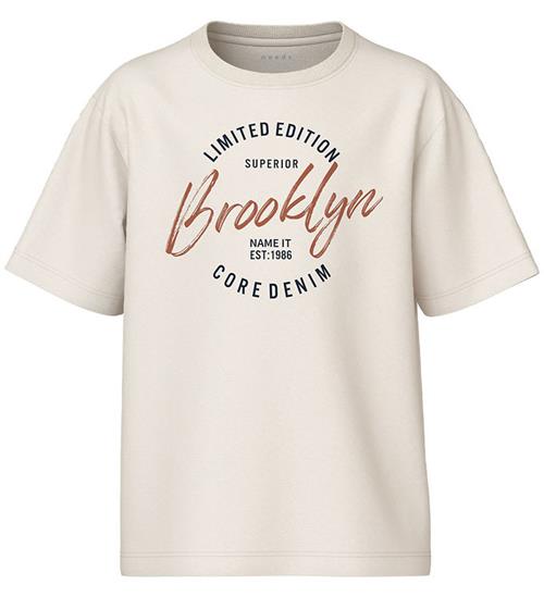 Se Name It T-shirt - NkmVilogo - Jet Stream/Brooklyn ved KidsWorld