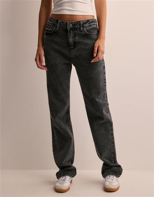 Se Pieces - Grå - Pckelly Mw Straight Jeans DG202 Noo ved Nelly