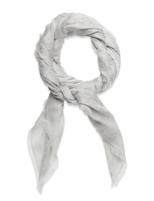 Se Calvin Klein Monogram Jacquard Scarf 130X130 Calvin Klein Grey ved Booztlet