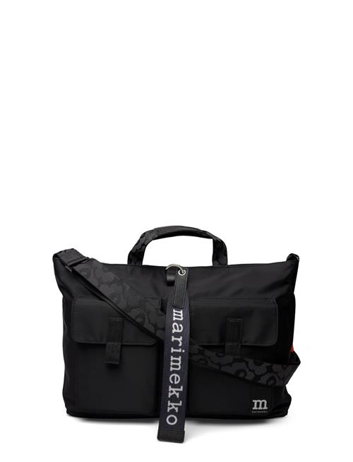 Se Marimekko Everything Messenger Solid Marimekko Black ved Booztlet