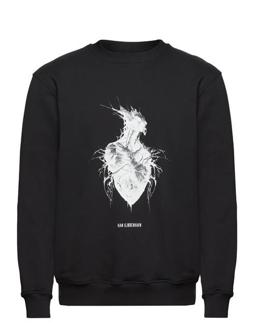 Se HAN Kjøbenhavn Heart Monster Regular Crewneck HAN Kjøbenhavn Black ved Booztlet