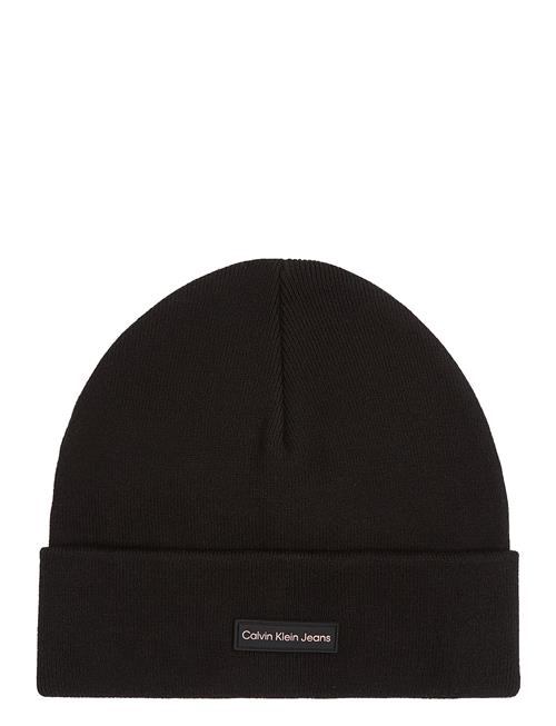 Se Calvin Klein Inst Patch Beanie Calvin Klein Black ved Booztlet