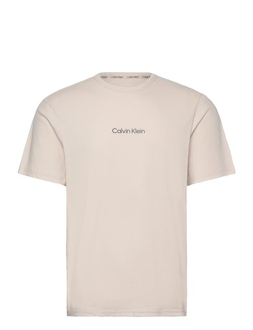 Se Calvin Klein S/S Crew Neck Calvin Klein Beige ved Booztlet