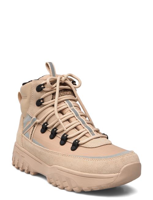 Se WODEN Tessa Waterproof WODEN Beige ved Booztlet