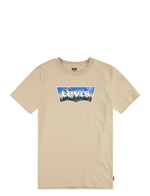 Se Levi's Levi's® Forrested Mountains Batwing Tee Levi's Beige ved Booztlet