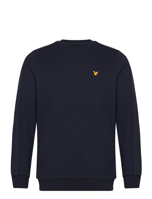 Se Lyle & Scott Sport Tape Crew Neck Lyle & Scott Sport Navy ved Booztlet