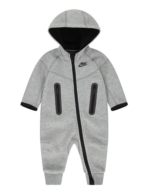 Se Nike Nike Tech Fleece Hooded Coverall Nike Grey ved Booztlet