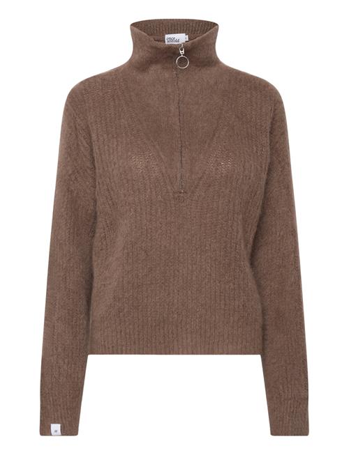 Se Once Untold Florie Brushed Zip Knit Once Untold Brown ved Booztlet