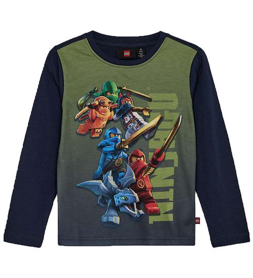 Se LEGOÂ® Wear LEGOÂ® Ninjago Bluse - LWTano - Dark Navy ved KidsWorld