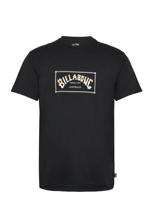 Se Billabong Arch Ss Billabong Black ved Booztlet