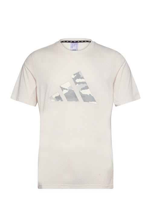 Se adidas Performance Adidas Train Essentials Camo Graphic Logo T-Shirt Adidas Performance Beige ved Booztlet