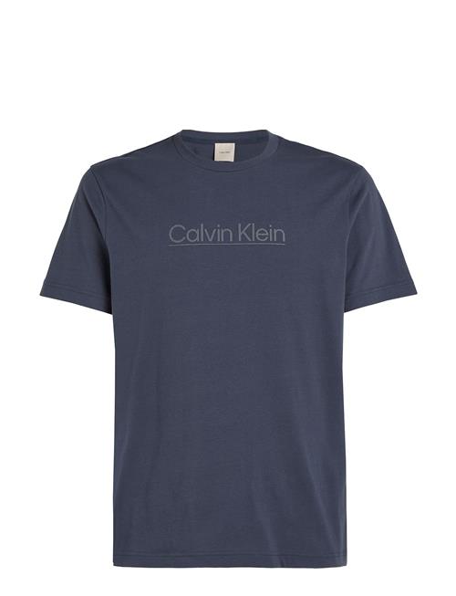 Se Calvin Klein Raised Line Logo T-Shirt Calvin Klein Navy ved Booztlet