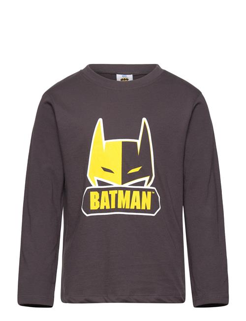 Se Batman Tshirt Batman Grey ved Booztlet