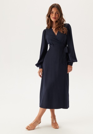 Se BUBBLEROOM Wrap Dress Navy 46 ved Bubbleroom